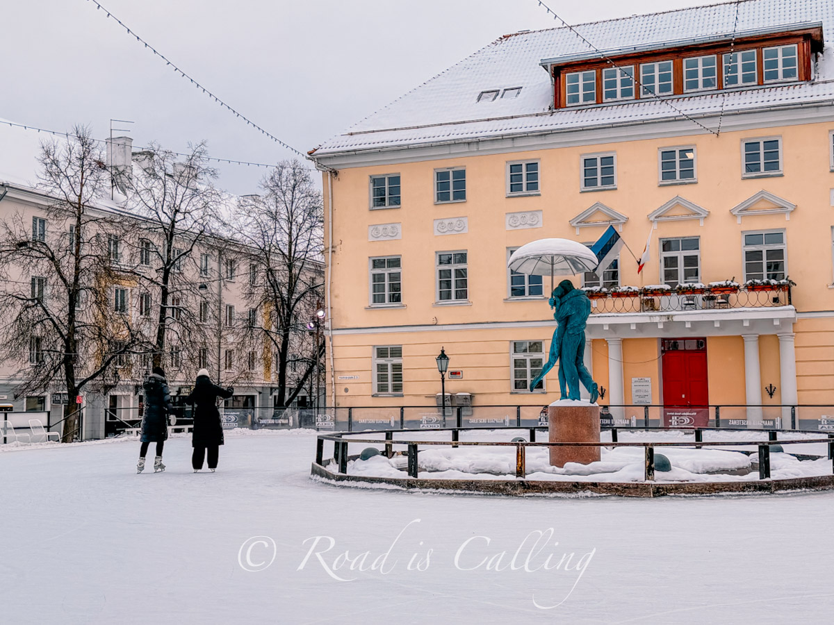 people skating on the rink by the kissing students monument in Tartu in winter