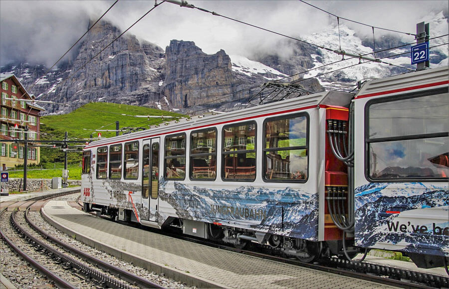train in Bernese Oberland