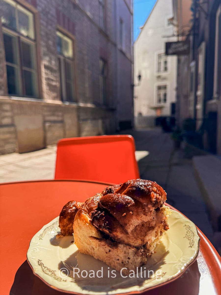 A cinnamon bun on a plate