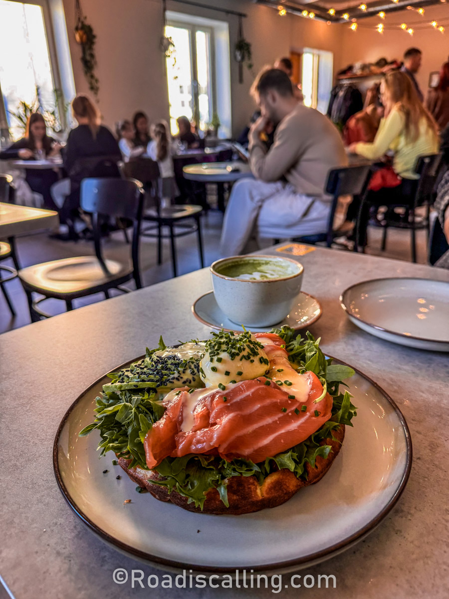 Breakfast served in a busy cafe