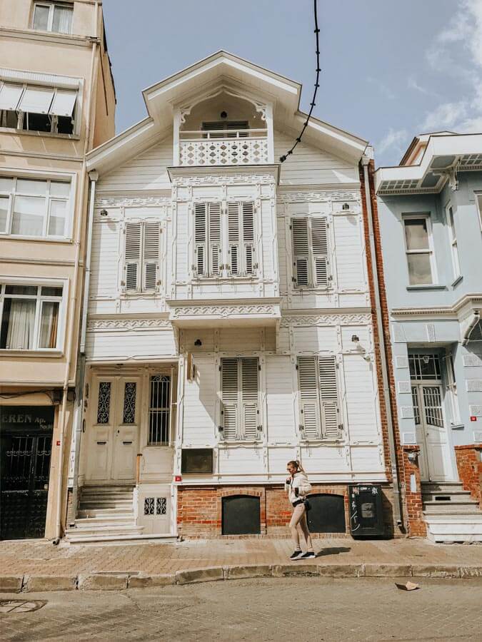 walking in Kadikoy