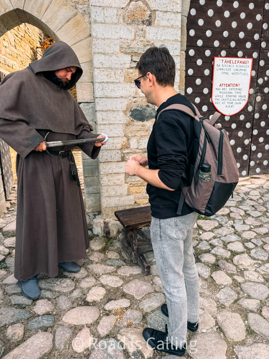 Mark interacting with a monk figure at the entrance to the Rakvere castle
