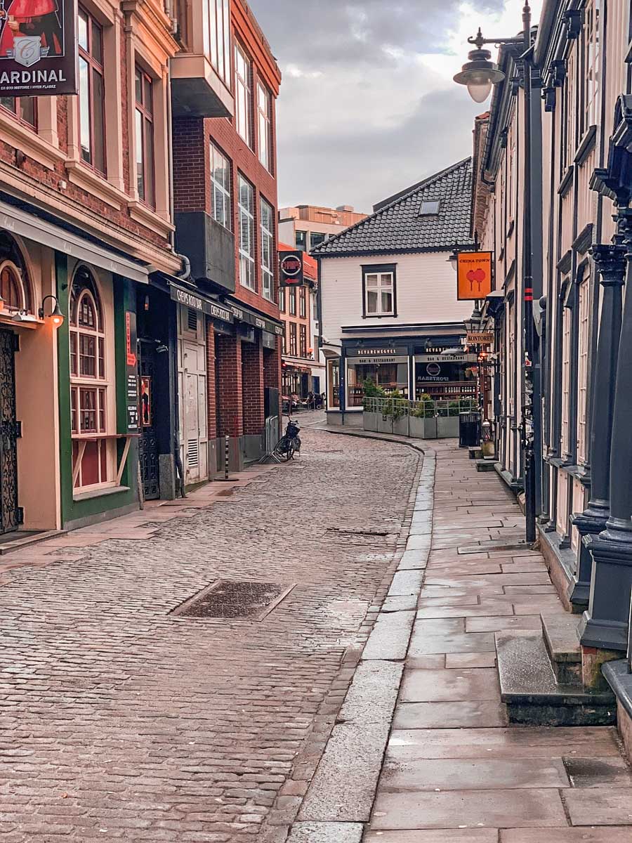 street scene in Oslo during a one-week Norway itinerary without a car