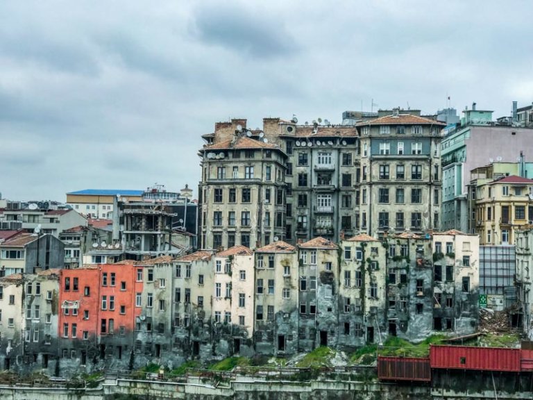 Where NOT to Stay in Istanbul – 9 Dangerous Istanbul Neighborhoods to Avoid