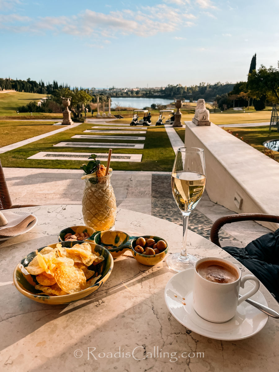 chips and cocktail in Malaga